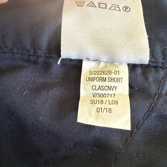 Women’s Old Navy Bermuda Shorts Plus Size 20 in navy uniform shorts - Picture 8 of 8